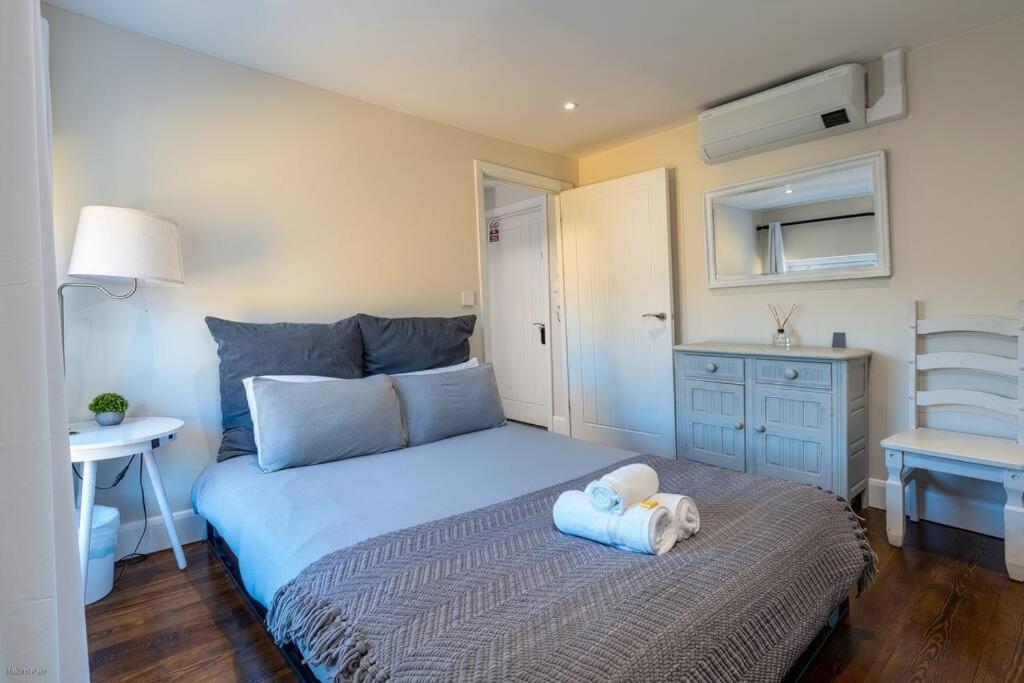 Smart-home In Original Victorian Building Apartment *